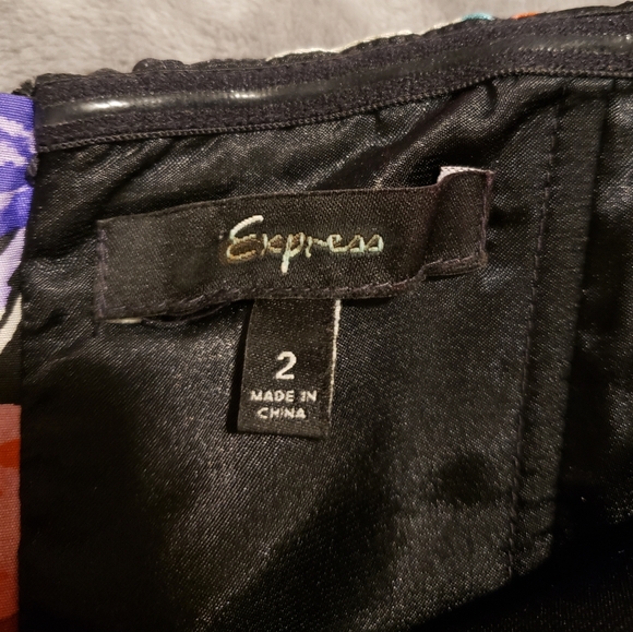 Express Floral Satin Strapless Dress (Size 2  | Knee-Length Pleated, Midi Dress. - Picture 7 of 7